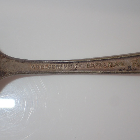 Antique Fork & 3 Spoons Wm.Rogers MFG Co Extra Silver Plate Inspiration Magnolia - Picture 10 of 10